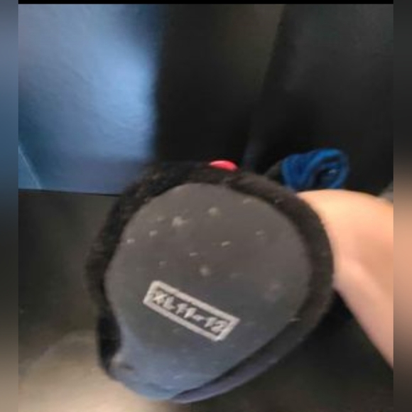 Vintage Pokémon Ash and Pikachu plush slippers with 3D figures - Picture 4 of 4